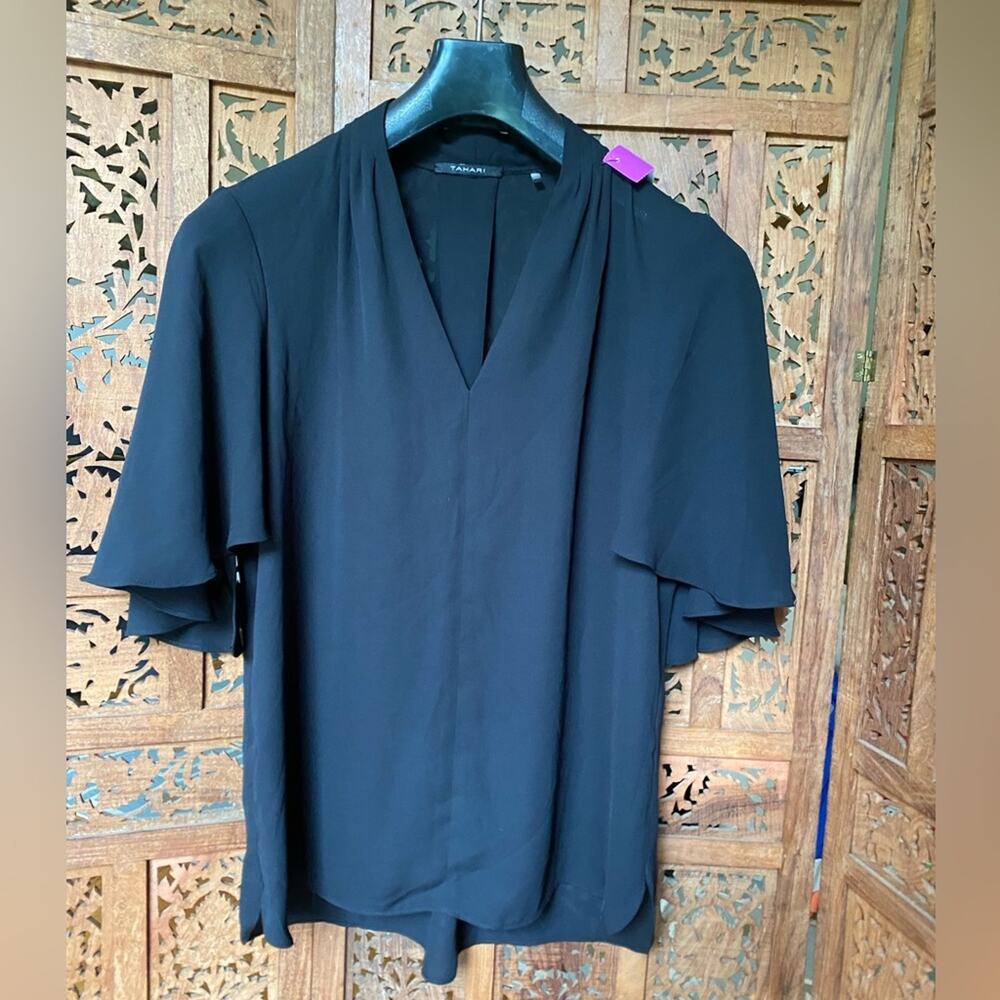 Elie Tahari black light weight chiffon Geraldineโ flutter sleeve blouse top M